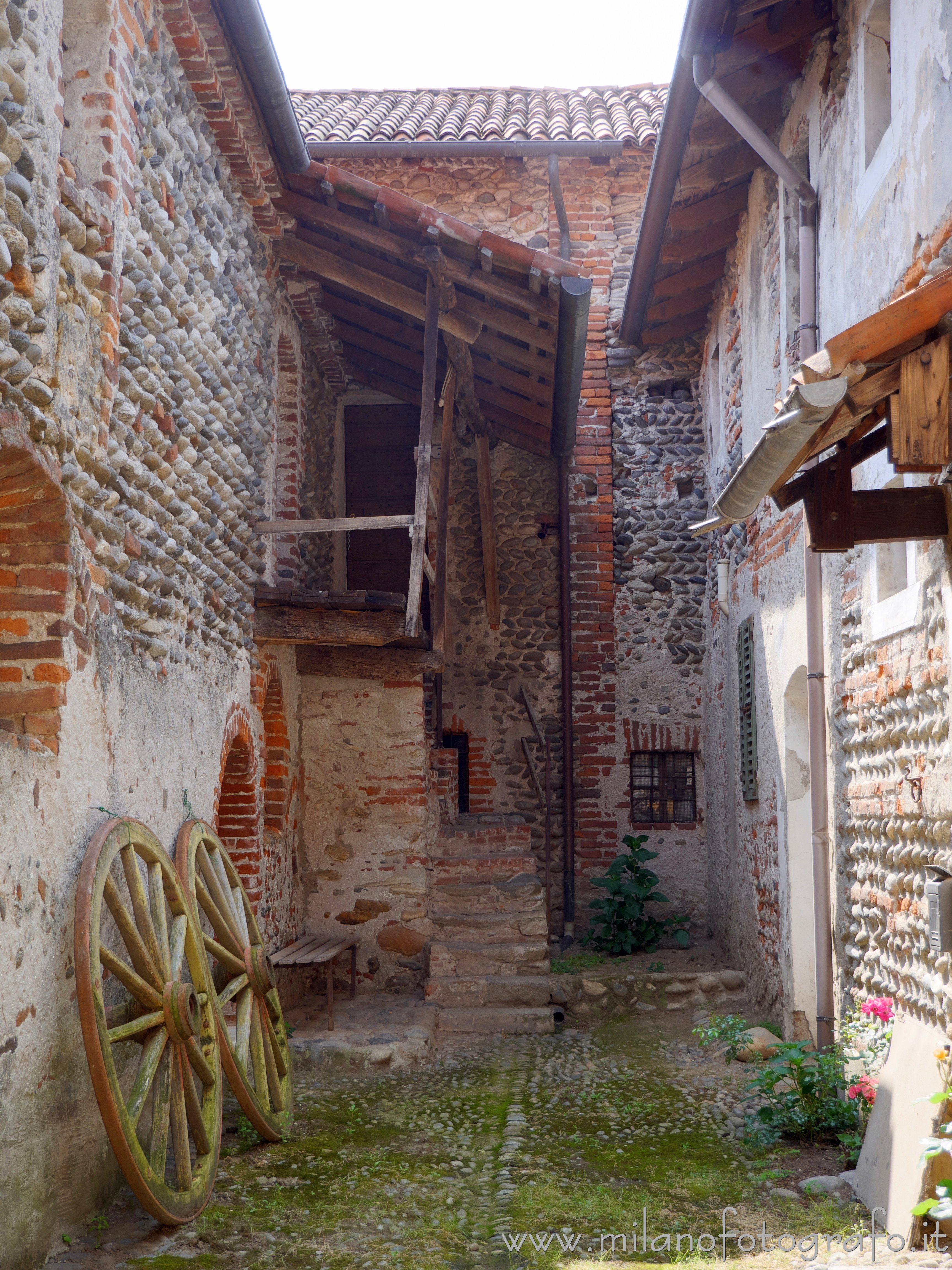 Carpignano Sesia (Novara, Italy) - A court of the ricetto